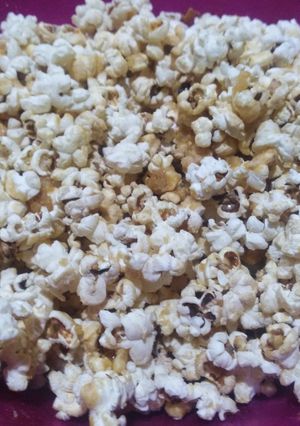 Una foto de Pochoclos con caramelo