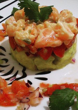 Foto de Tartare de Salmão, Abacate e Tomates com Alcaparras