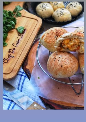 A picture of Chicken cheese buns.