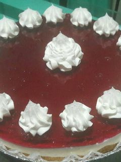 Una foto de Cheesecake fácil, rápido y sin horno 🧀🍋🍓