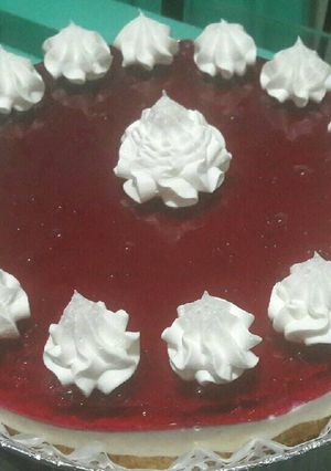 Una foto de Cheesecake fácil, rápido y sin horno 🧀🍋🍓