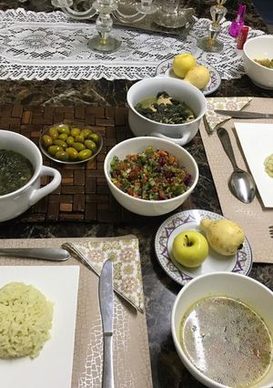 صورة لوصفة سبانخ مع الحمص الحب والدجاج