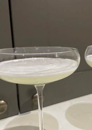 A picture of Pisco sour.