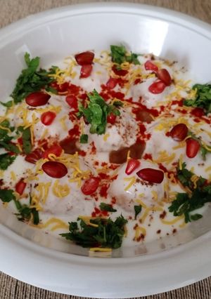 દહીં વડા (Dahi Vada Recipe In Gujarati) રેસીપી મુખ્ય ફોટો