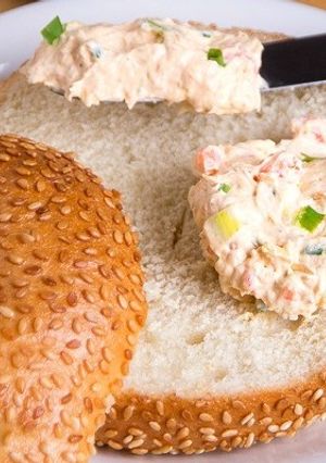 A picture of Garden Vegetable Cream Cheese.