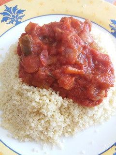 Una foto de Pisto estilo francés y couscous 🍅