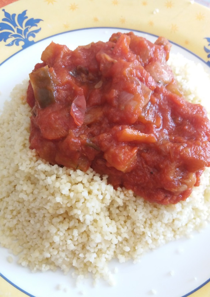 Una foto de Pisto estilo francés y couscous 🍅