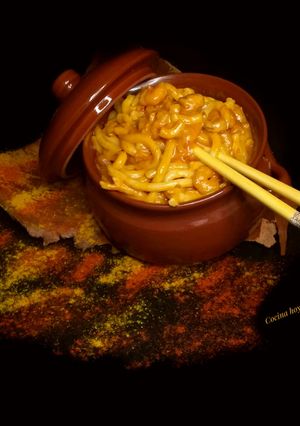 Una foto de Fideos udon con curry de gambas