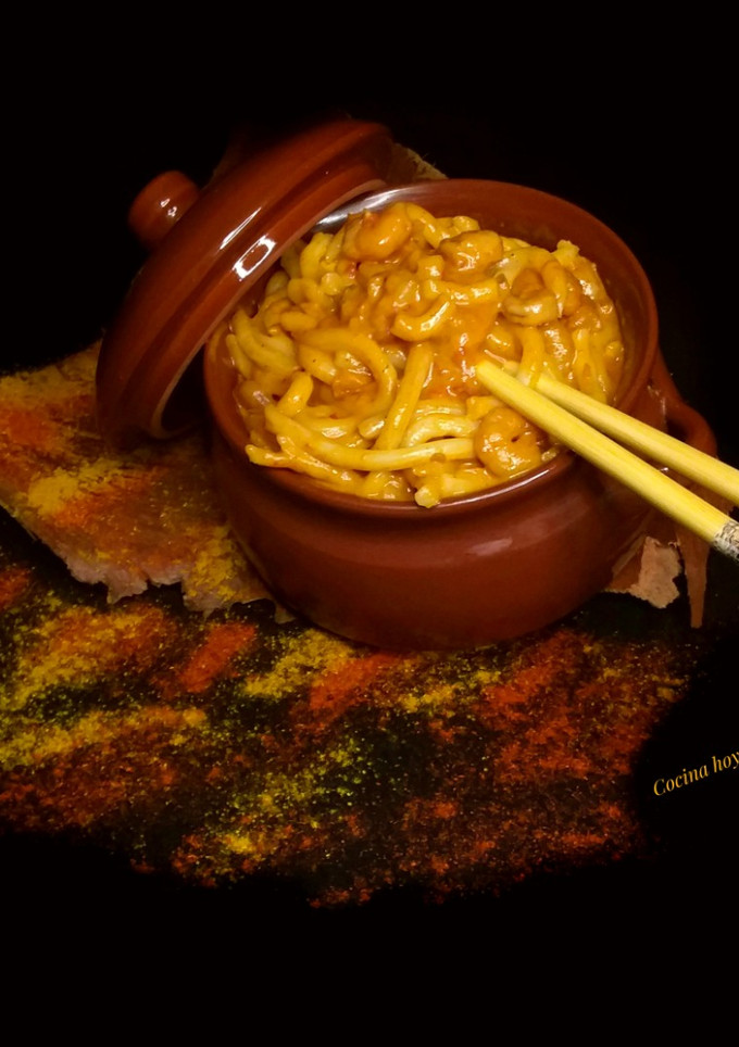 Una foto de Fideos udon con curry de gambas