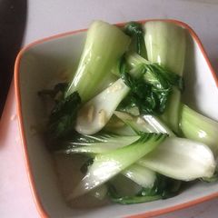 A picture of Pac Choi with garlic.