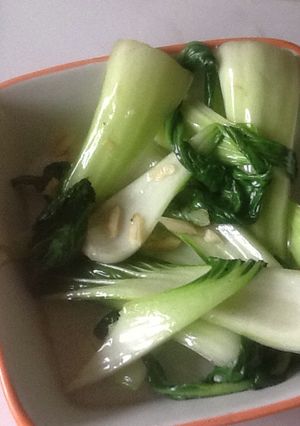 A picture of Pac Choi with garlic.