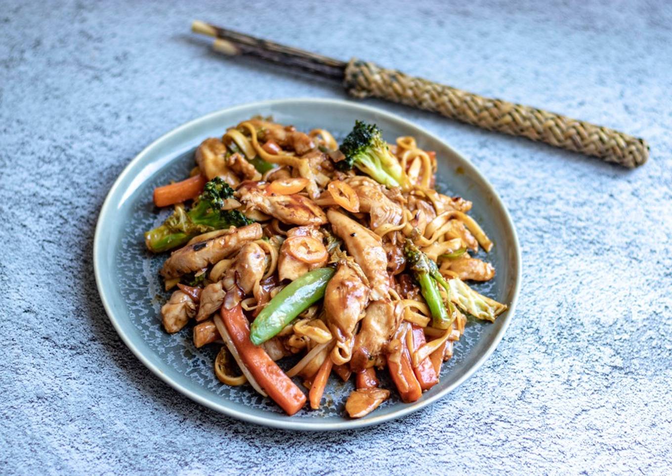 Easy homemade stir fry sweet chilli chicken with egg noodles