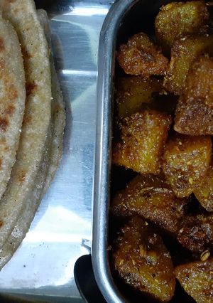 पराठा सब्ज़ी (paratha sabzi recipe in Hindi) रेसिपी मुख्य फोटो