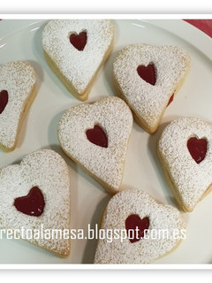 Una foto de Galletas de corazón rellenas de mermelada
