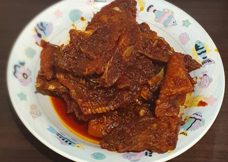 Bagaimana Membuat Gabus asin cabe merah (rica/balado) yang Sempurna