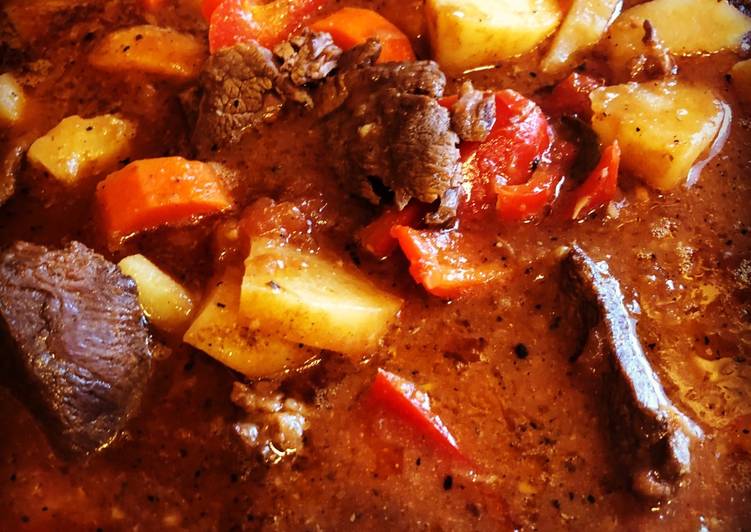 Slow Cooker Beef Kaldereta Slow Cooker Beef Kaldereta