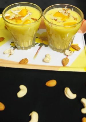 મેંગો મિલ્કશેક રેસીપી મુખ્ય ફોટો
