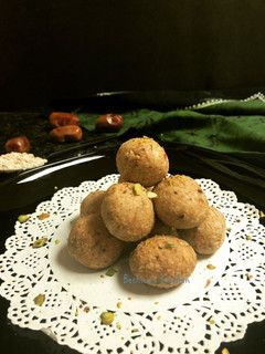 A picture of Oats & Date Balls.