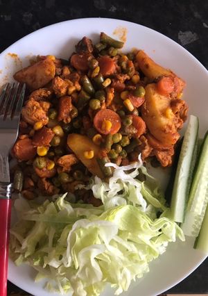 A picture of Steam veggies with tikka chicken.