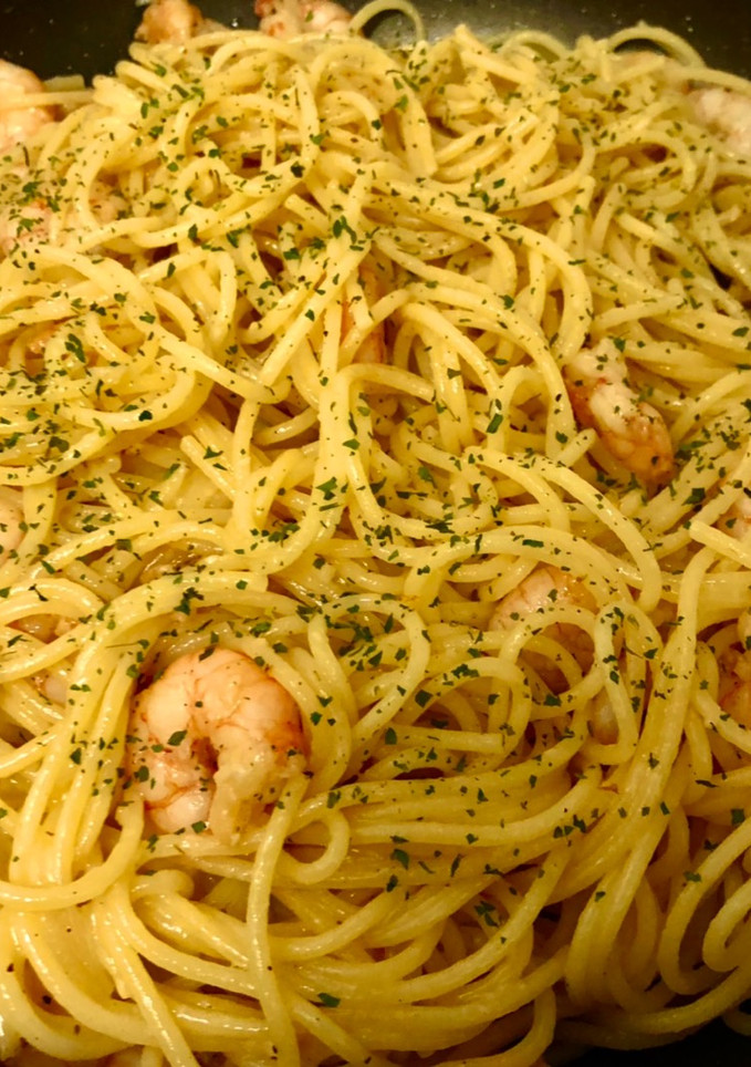 Una foto de Pasta con gambas al ajillo