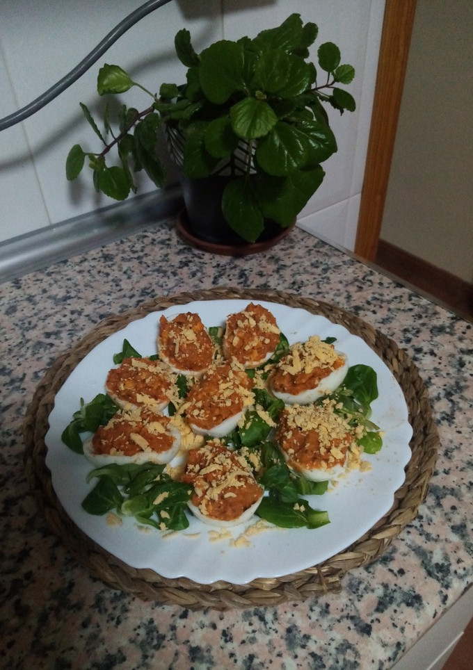 Una foto de Huevos rellenos de soja texturizada