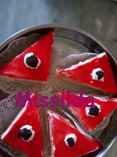صورة لوصفة كيكة بجيلي الفراولة