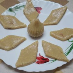 A picture of Kaju Katli.