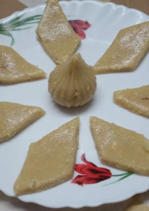 A picture of Kaju Katli.