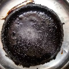 A picture of Oreo cake in pressure cooker(steamed).