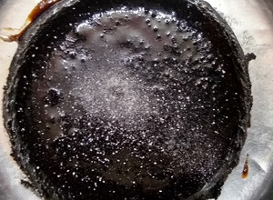 A picture of Oreo cake in pressure cooker(steamed).