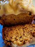 Bolo de Cenoura com Cobertura de Queijo Mascarpone