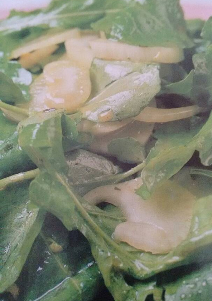 Una foto de Ensalada de hinojo, berros y espinacas. ॐ