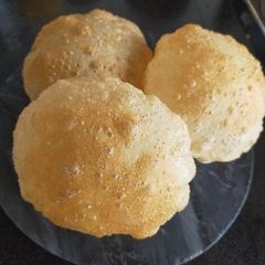 A picture of Bhature.