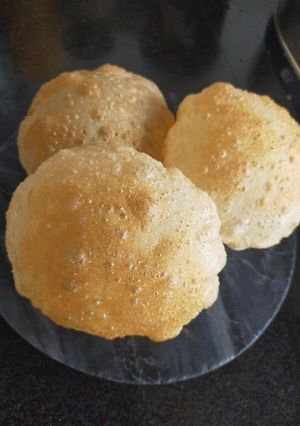 A picture of Bhature.