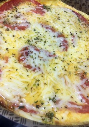 Una foto de OMELET ABIERTO DE 🍅TOMATE🍅Y QUESO …🥓🧀🍖🍅🥚🥘 (XXL)