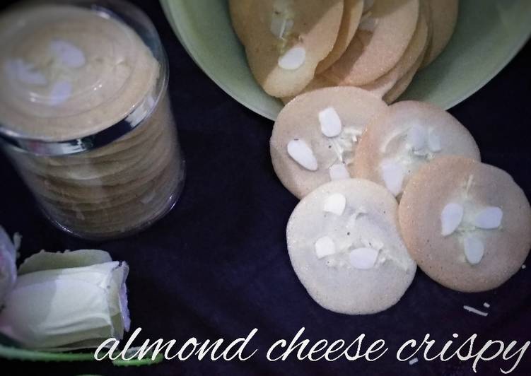 Almond cheese crispy