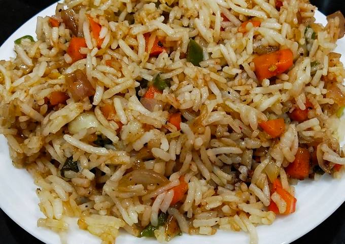 Chinese Veg Fried Rice Recipe by Juhi Sewani 💕 - Cookpad