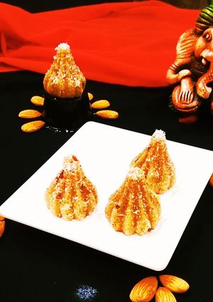 सूजी हलवा इन मोदक स्टाइल (suji halwa in modak style recipe in Hindi) रेसिपी मुख्य फोटो