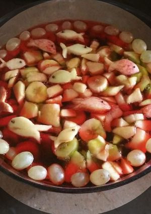 A picture of Fruity jello bello.