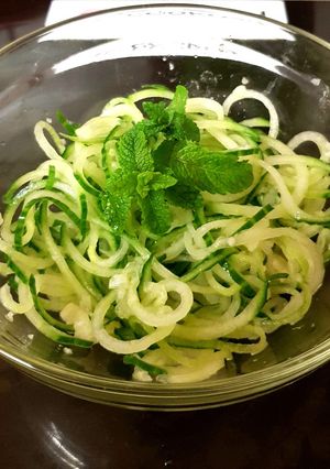 A picture of A Healing Cucumber & Garlic Salad. 😀.