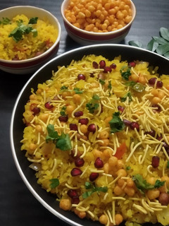 ઇન્દોરી પૌવા (Indori Pauva Recipe in gujarati) રેસીપી મુખ્ય ફોટો