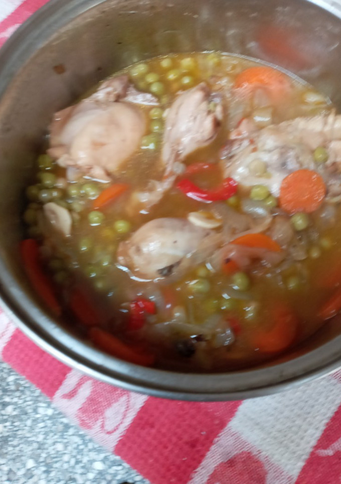 Una foto de Pollo arvejado