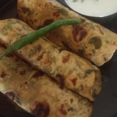 A picture of Mix flour methi paratha.
