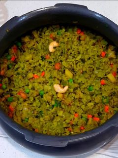 ગ્રીન બટાકા પૌંવા (Green Bataka Pauva Recipe In Gujarati) રેસીપી મુખ્ય ફોટો