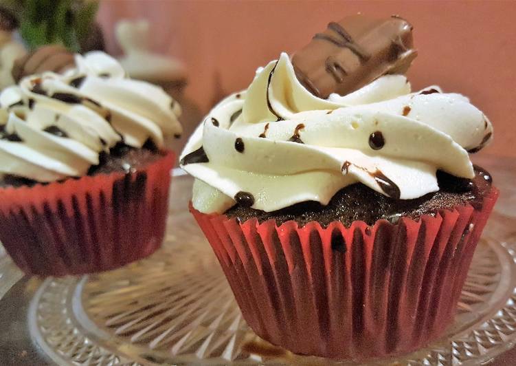 Cupcakes De Kinder Bueno Receta De Montse Casellas Trasteamos En Mi Cocina Cookpad