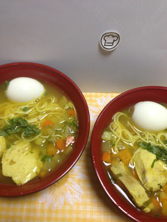 Una foto de Sopa de Verduras con Pollo fideos!