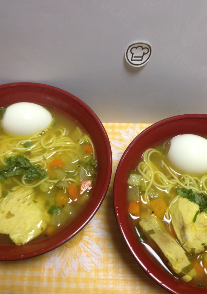 Una foto de Sopa de Verduras con Pollo fideos!