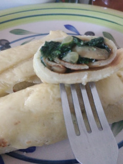 Una foto de Panqueque de espinaca, champiñón y queso azul