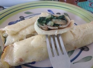 Una foto de Panqueque de espinaca, champiñón y queso azul