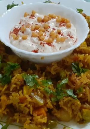 વેજીટેબલ પુલાવ (Vegetable Pulao Recipe In Gujarati) રેસીપી મુખ્ય ફોટો